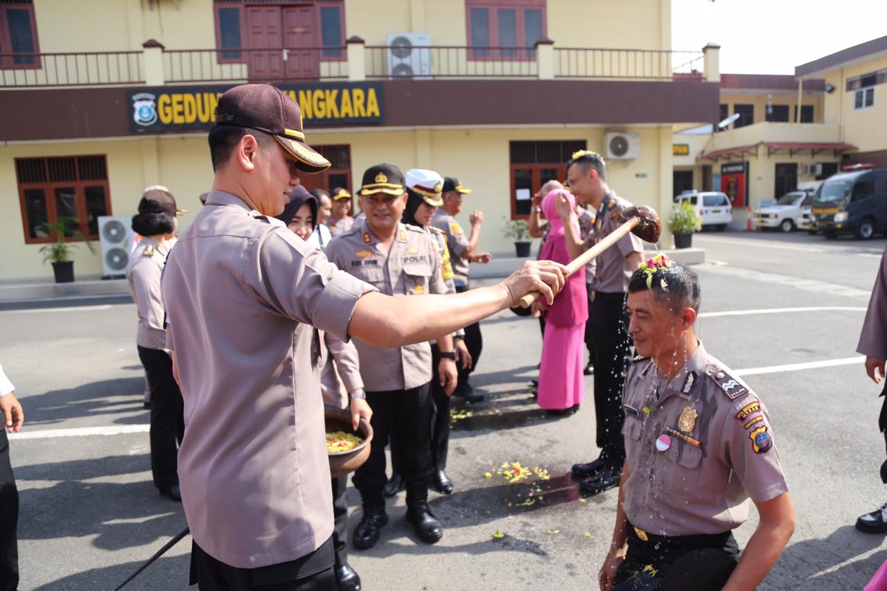 Kapolrestabes Medan Pimpin Upacara Korps Raport, 47 ASN dan 151 Personil Jajaran Polrestabes Medan Naik Pangkat