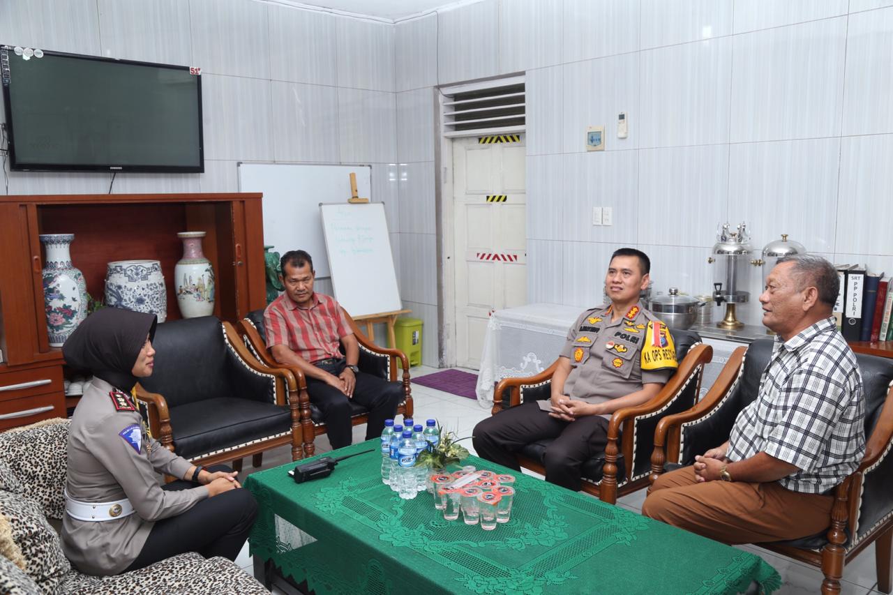 KBP Dadang Hartanto Bincang bincang Dengan Brigjen Pol (Purn) Rajiman Tarigan