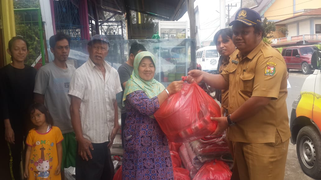 Pemkab Karo Salurkan Bantuan Kepada 7 KK Korban Kebakaran