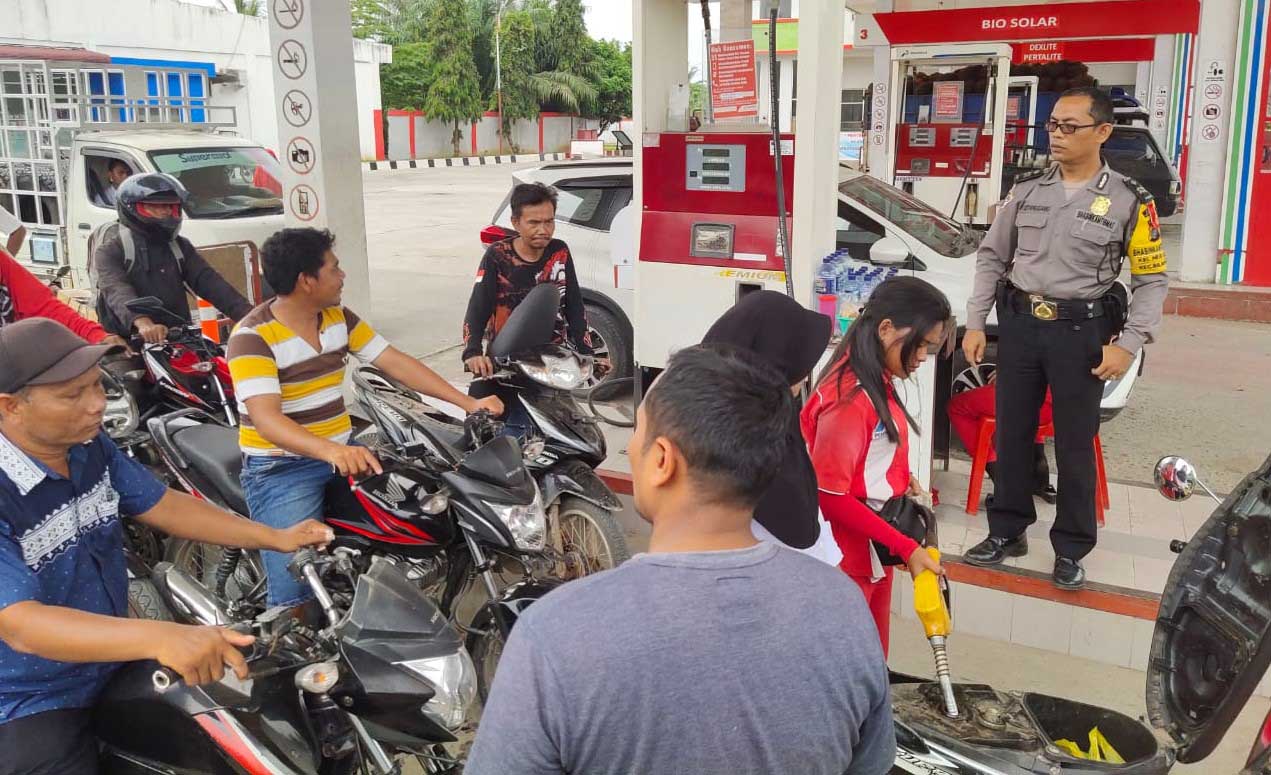 Polsek Bilah Hilir Gelar Pengawasan Penyaluran BBM Bersubsidi di SPBU Bilah Hilir