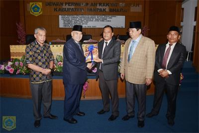 RANPERDA Pertanggungjawaban APBD 2018 Kabupaten Pakpak Bharat Disahkan