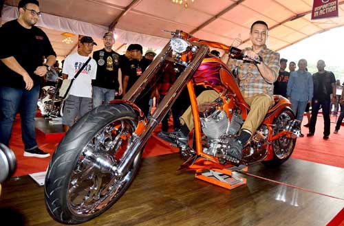 Wagub Musa Rajekshah Menang Balap, Edwin Super Bedjo Kalah Drag Bike Simulator