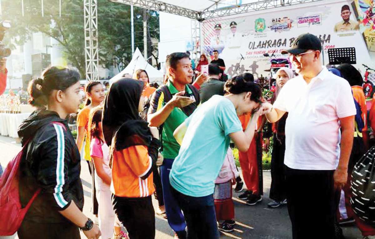 Walikota Serahkan Hadiah Pememang Lomba Hari Jadi Kota Medan di CFD