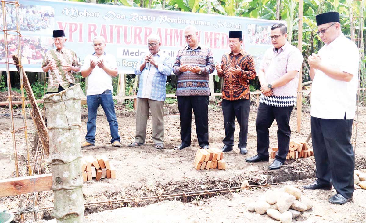 Akhyar Letakkan Batu Pertama Pembangunan Kelas Baru di YPI Baiturrahman