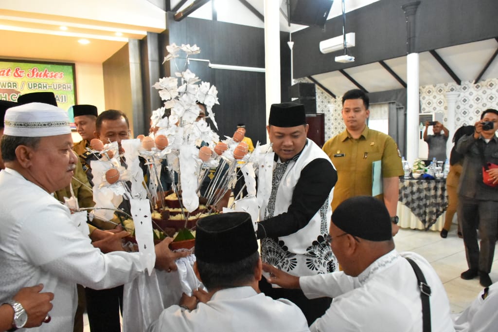 Tepung Tawari 177 Calon Jemaah Haji Kota Tanjungbalai, Wali Kota H.M Syahrial ingatkan Jaga Kesehatan