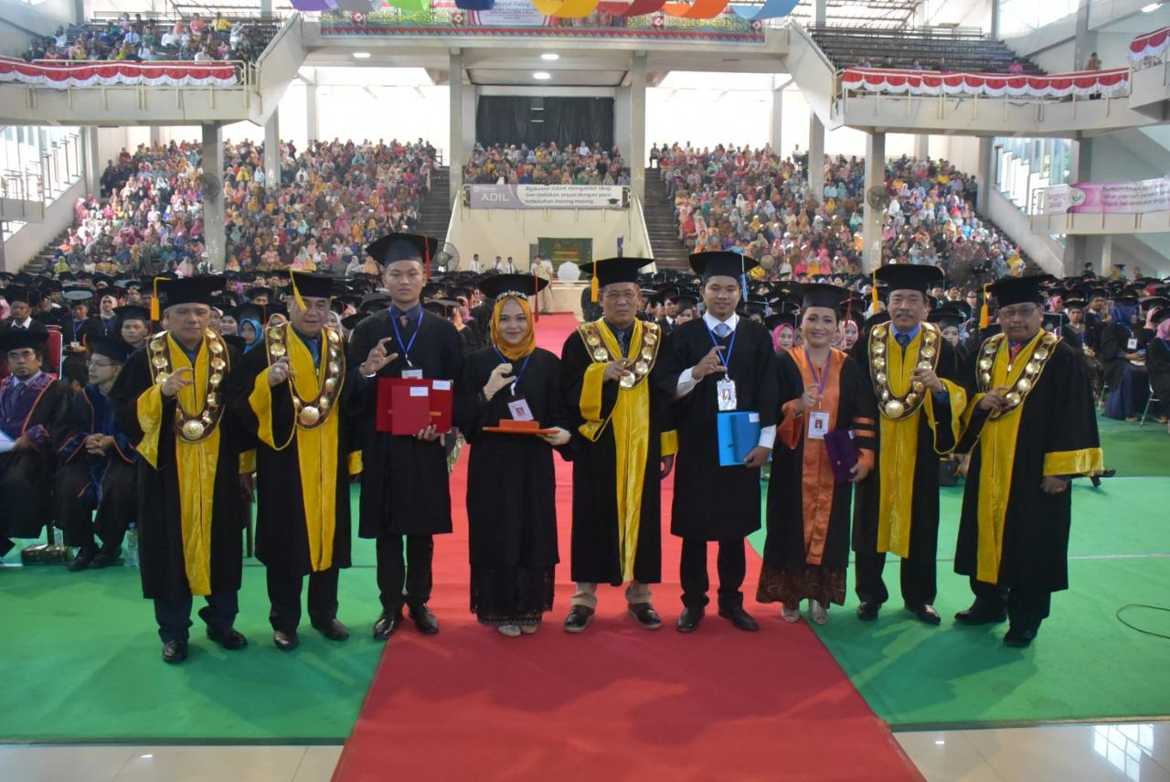Rektor Minta 1.742 Lulusan Unimed Jadi SDM Unggul untuk Indonesia Maju