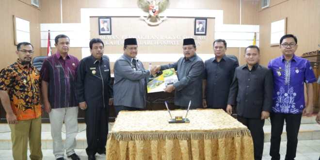 Bupati dan DPRD Labura Tandatangani Anggaran KUA PPAS APBD 2020