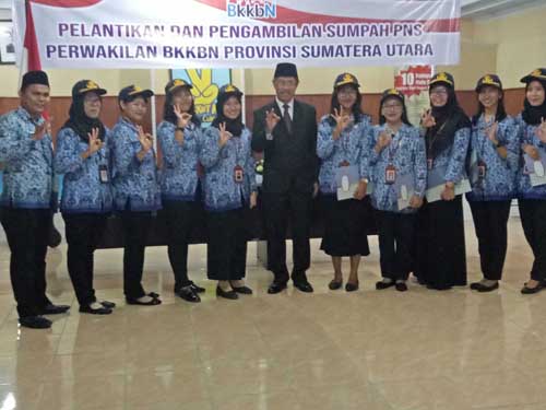 Kepala BKKBN Sumut Temazaro Zega Lantik dan Ambil Sumpah 10 PNS Baru