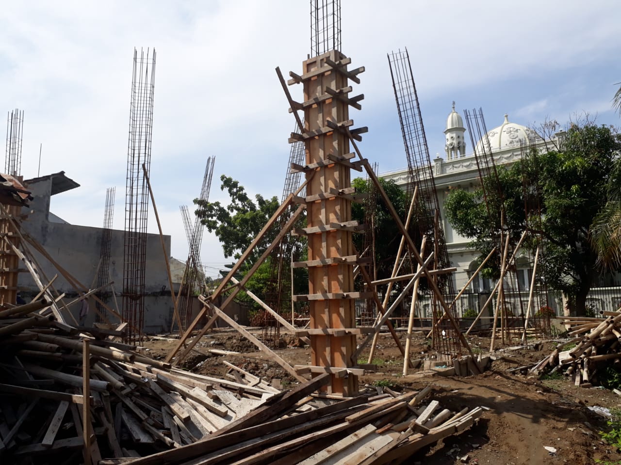 IMB RTT Satu Unit Tiga Lantai Dibangun 5 Ruko, Diminta Dinas PMPSTP Batalkan IMB dan Segera Ditertibkan