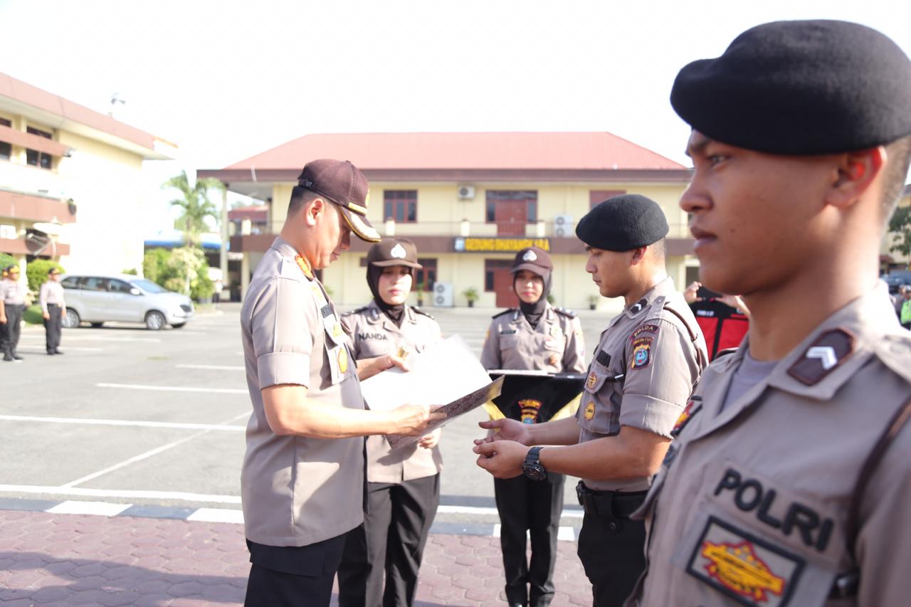 Kapolrestabes Medan Pimpin Apel Pemberian Piagam Penghargaan Personel Berprestasi