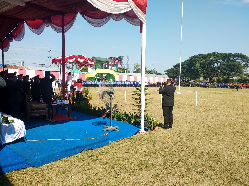 Aksi Memotret Kasat Lantas Sergai Dinilai Merusak PemandanganÂ  Upacara HUT RIÂ 