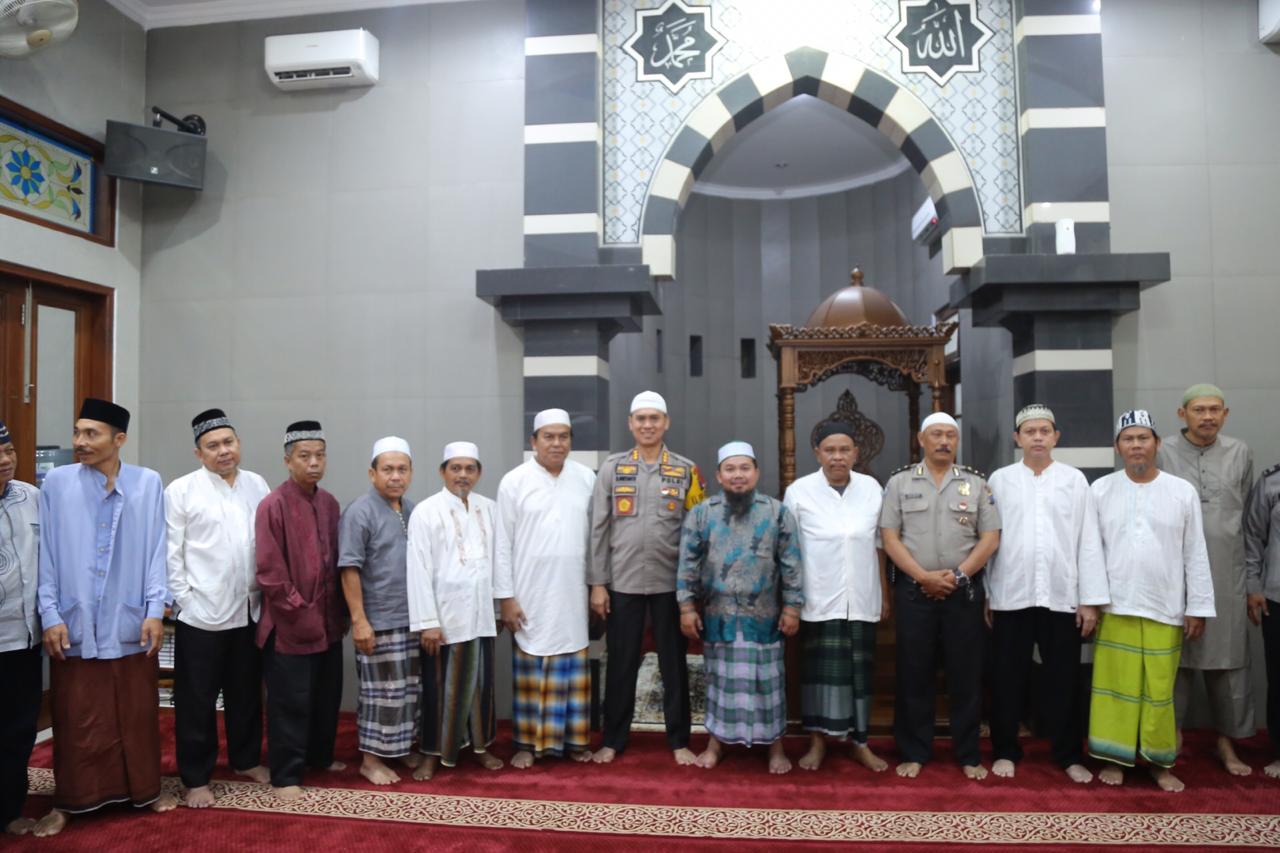 Di Masjid Al Muklisin Kapolrestabes Medan Menyapa Subuh dengan Sholat Subuh Berjamaah