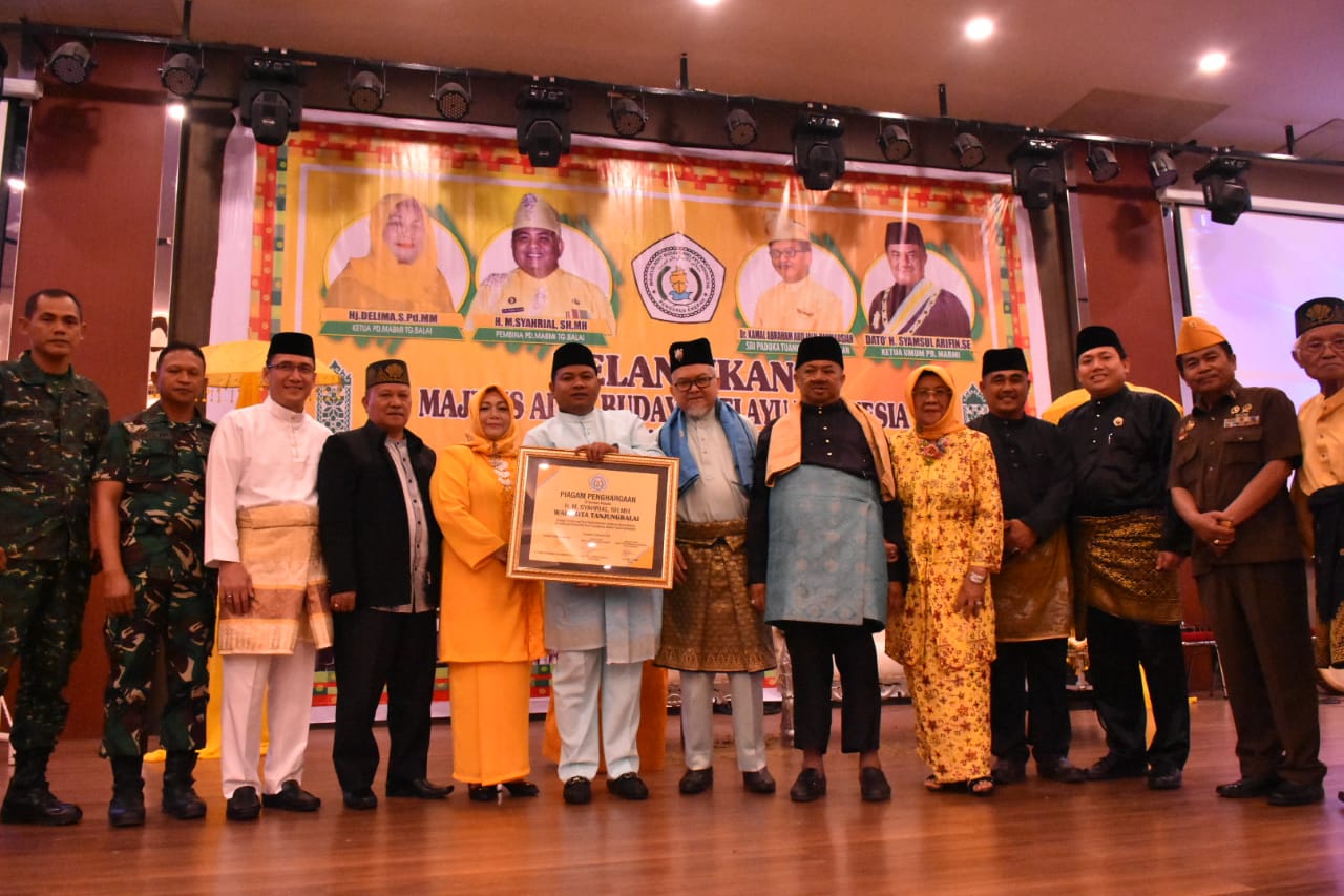 Wali Kota Tanjungbalai Terima Penghargaan Peduli Budaya MelayuÂ 