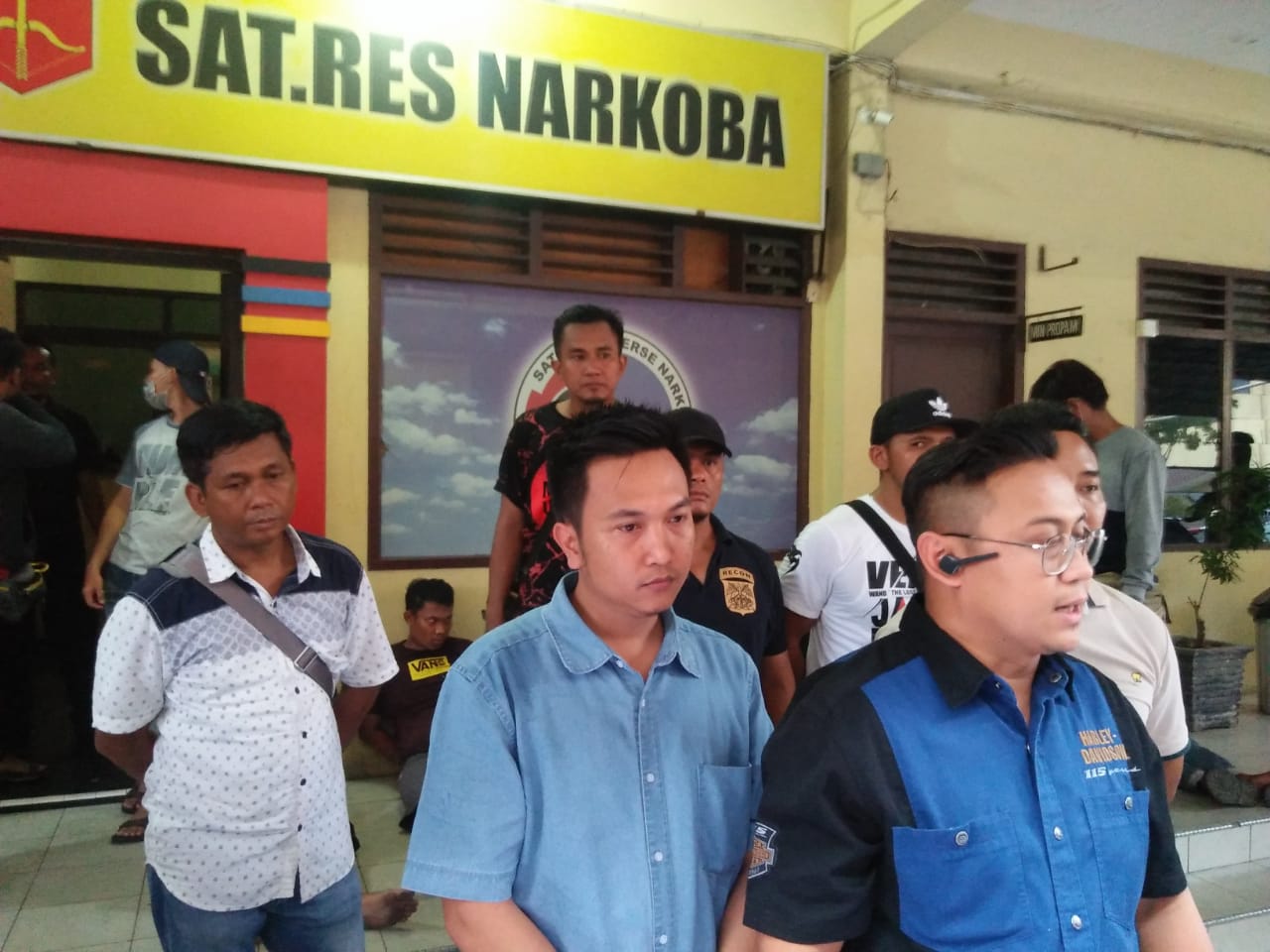Satres Narkoba Polrestabes Medan GBN Didua Lokasi Berbeda, 13 Pelaku Narkoba Berikut BB Shabu Seberat 9,5 Gram Diamankan