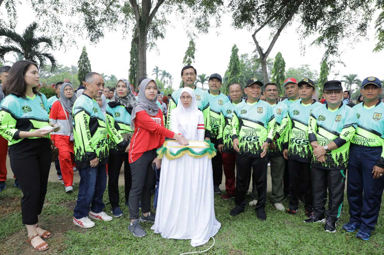 Istri Almarhum Terharu Hutan Kota Diberi Nama Taufan Gama Simatupang Oleh Pemkab Asahan