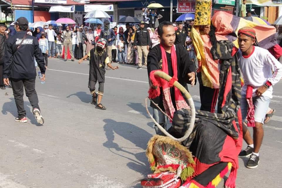 Ikut Meriahkan Pawai Alegoris dan Pembangunan Ada Kesenian Jawa Aktraksi Kuda Lumping