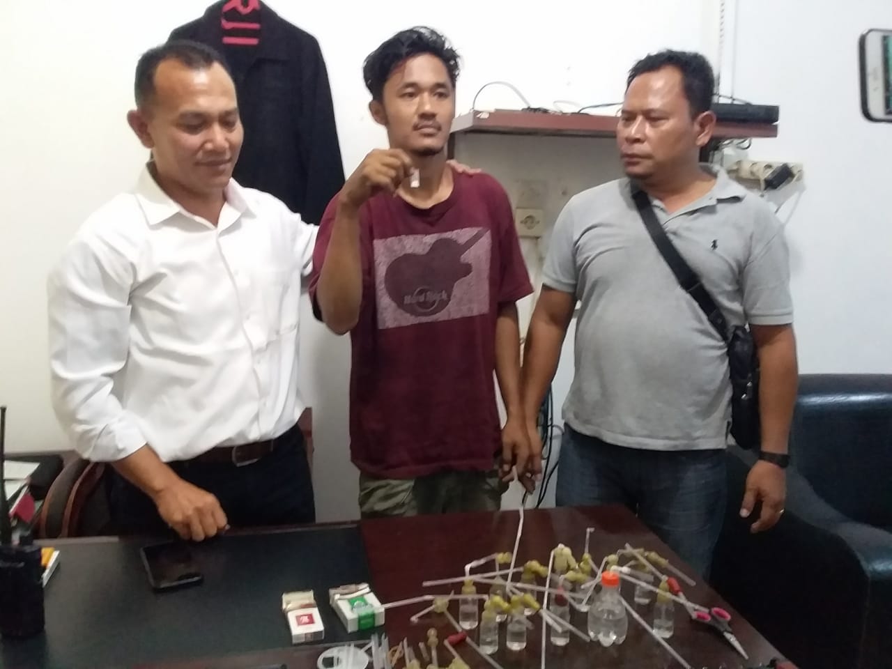 Polsek Medan Area GKN di Gang Jati, 1 Pengedar Berikut 2 Paket Shabu dan Puluhan Bong Diamankan