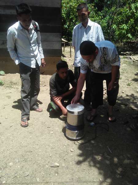Pemuda Jamur Gele Olah Biji Coklat Jadi Bahan Siap Saji
