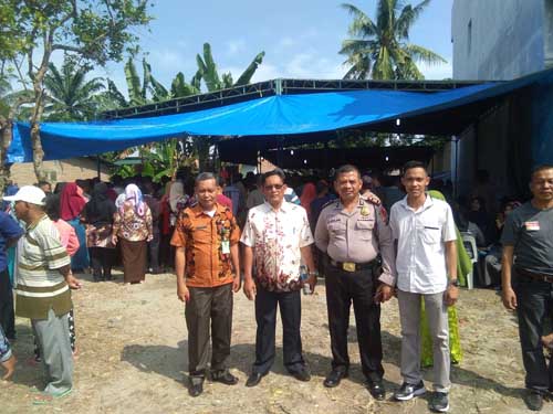 Camat Dan Kapolsek Stabat Pantau Pilkades Di TPS Desa Karang Rejo