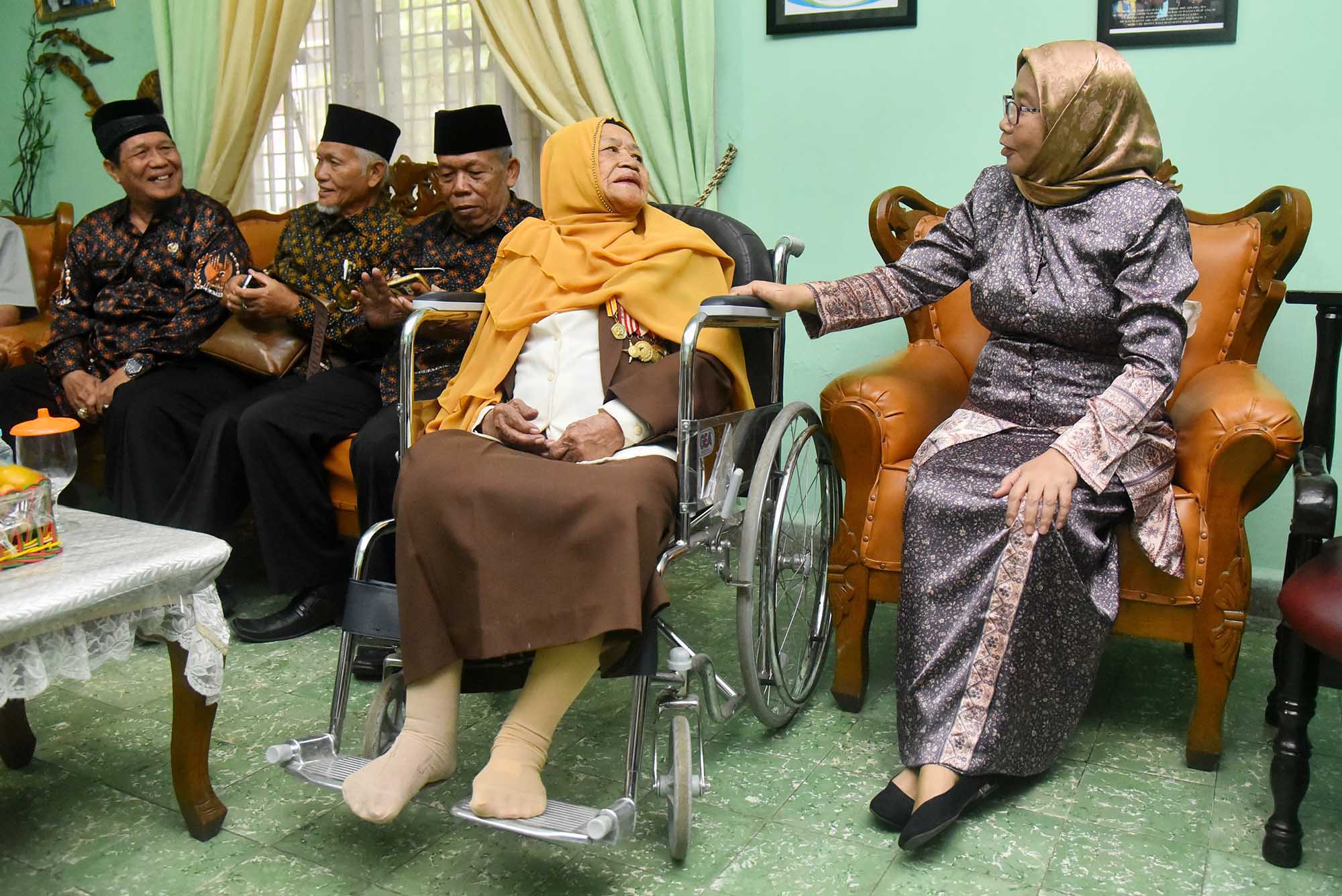 Peringati HUT ke-74 Kemerdekaan RI,  Pemprov Sumut Sambangi Rumah Para Pejuang