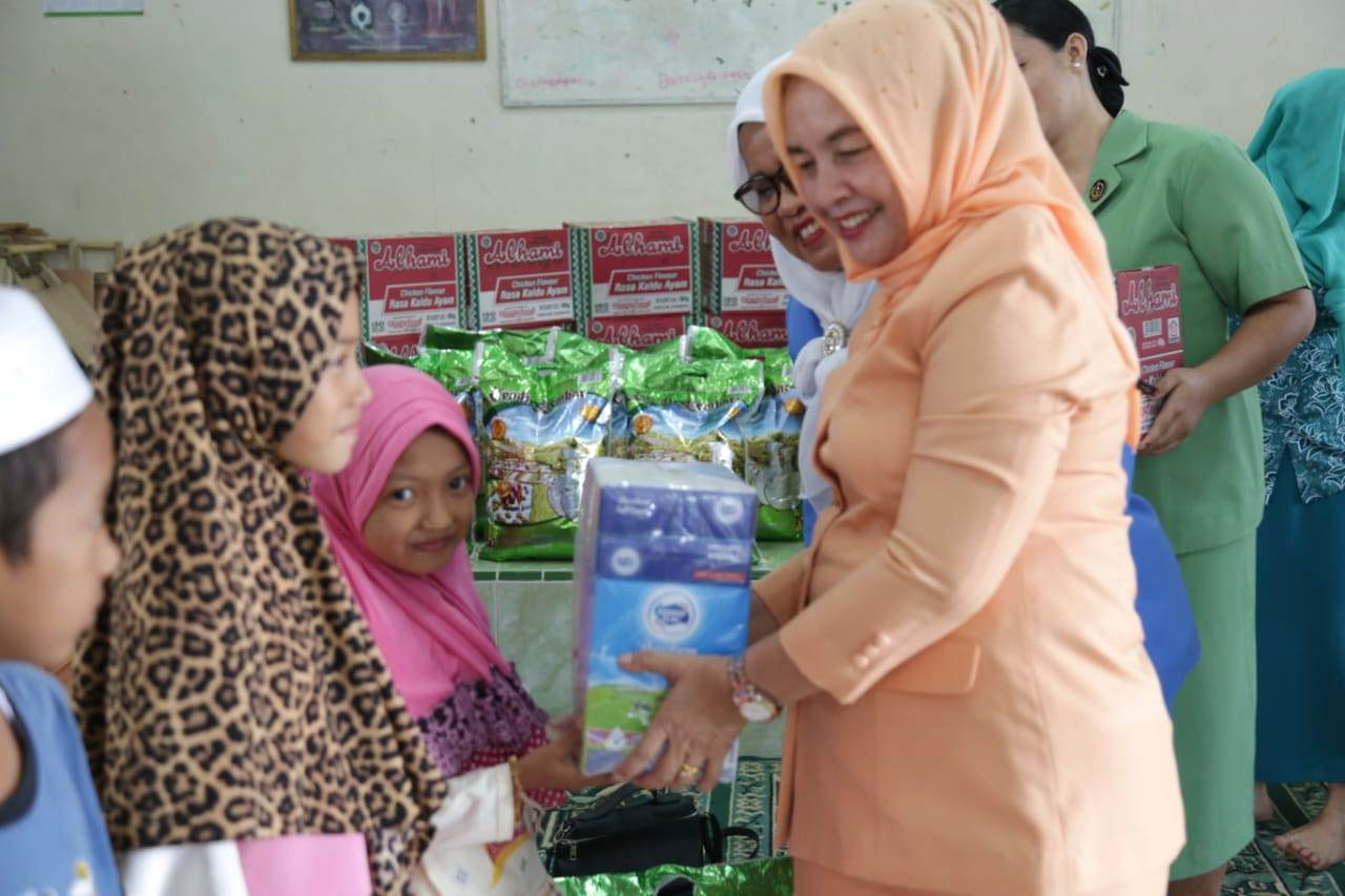 Organisasi Wanita dan Kepala OPD Serahkan Bantuan Ke Panti Asuhan