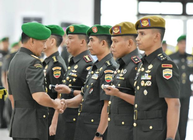 Kapendam I/BB, Dandim 0201/BS serta Danden Arhanud Rudal 004/Wsby Diserahterimakan