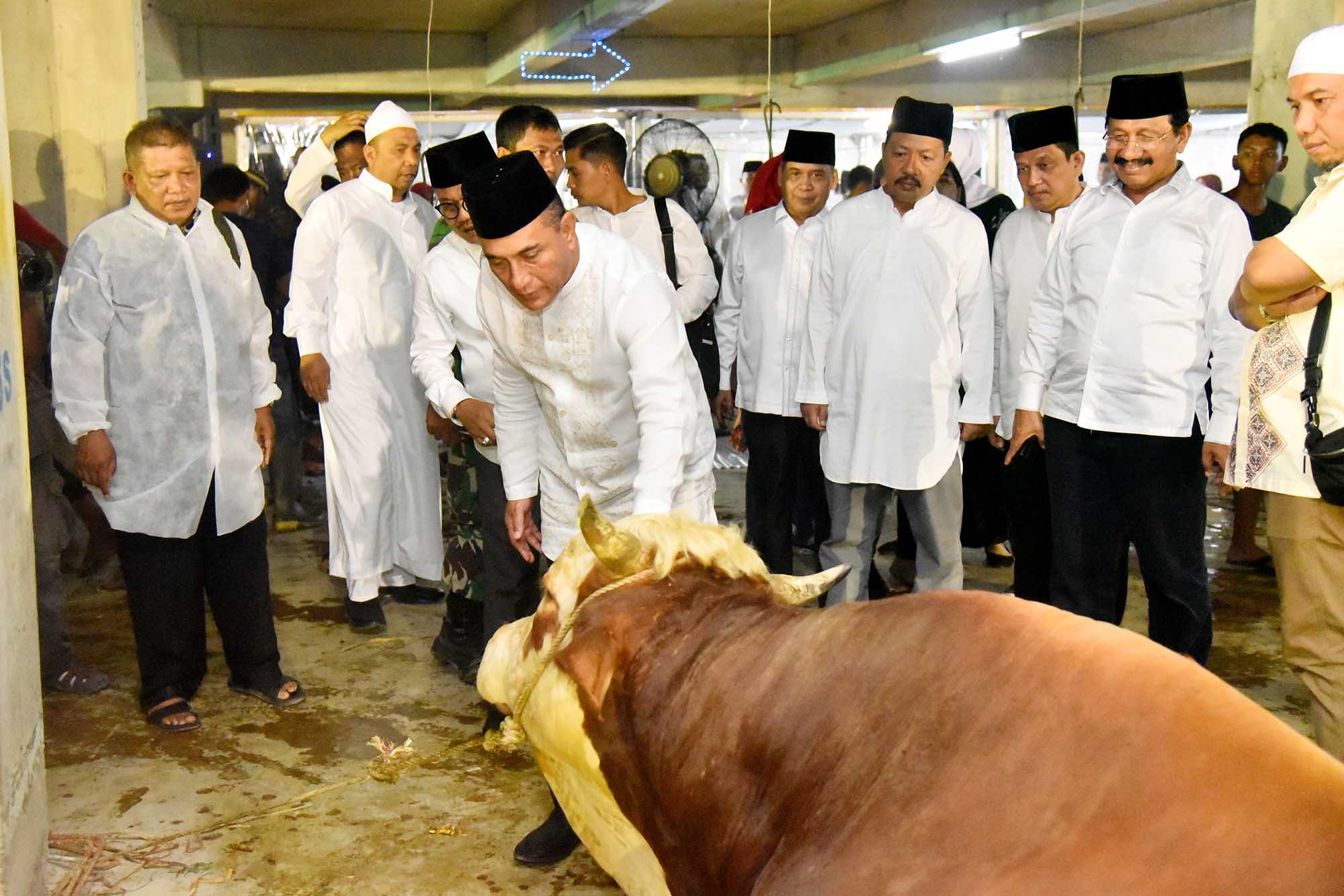 Gubernur Sumut Komitmen  Pembagian Daging Tanpa Kantong Plastik