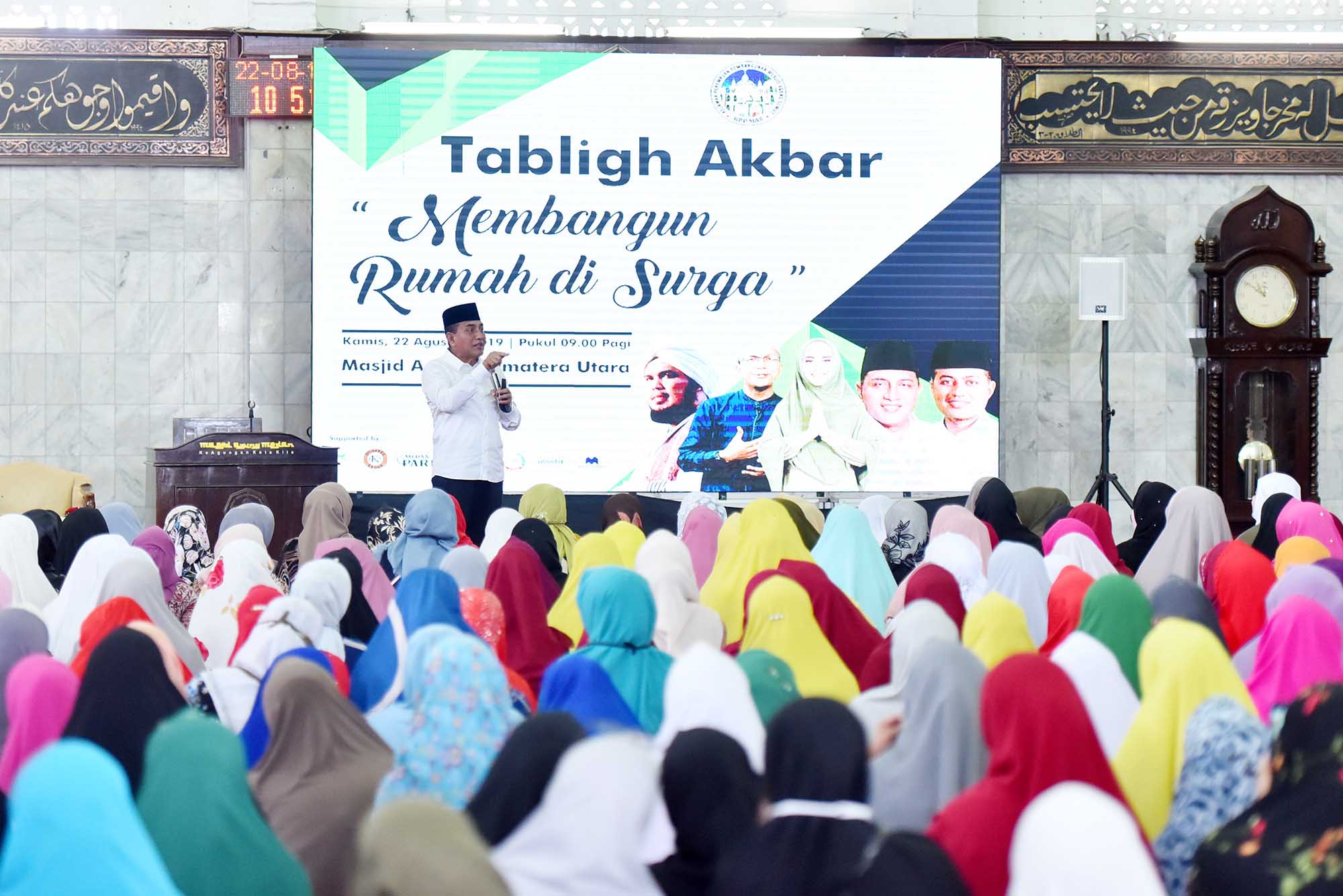 Tabligh Akbar â€˜Membangun Rumah di Surgaâ€™  Gubernur Minta Masyarakat  Dukung Pembangunan Masjid Agung