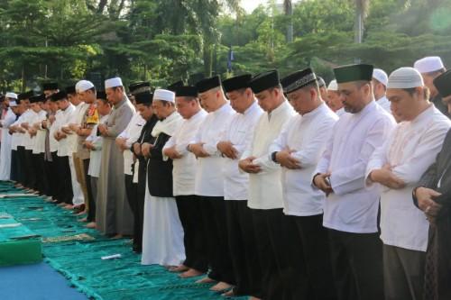 Gubsu dan Wali Kota Medan Salat Iduladha 1440 H di Lapangan Merdeka Medan