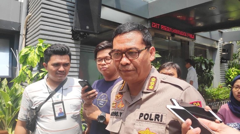 2 orang Pelempar Molotov di Kantor DPP GolkarÂ 