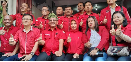 Akhyar Nasution Daftar ke PDI Perjuangan Â Bawa Sapu