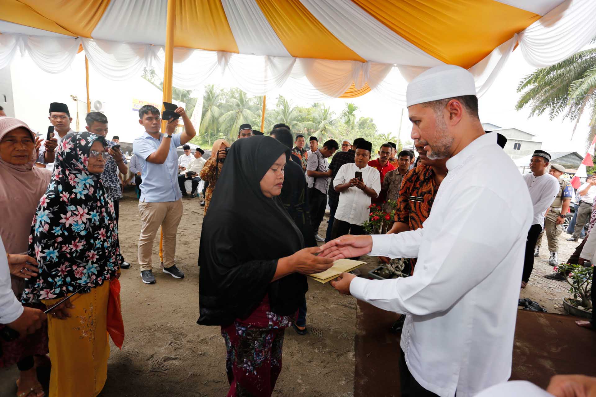 Wagub Serahkan Tali Asih kepada Keluarga Korban Kebakaran Pabrik Mancis Binjai