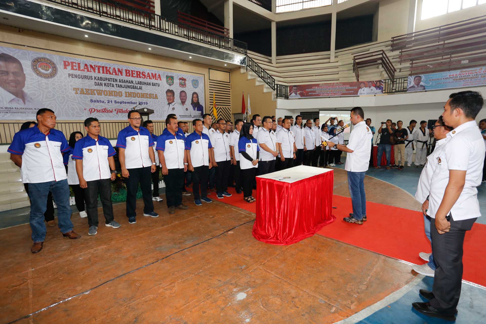 Pertama Kalinya, Wagub Lantik Tiga Pengurus Pengkab Taekwondo Indonesia Sekaligus