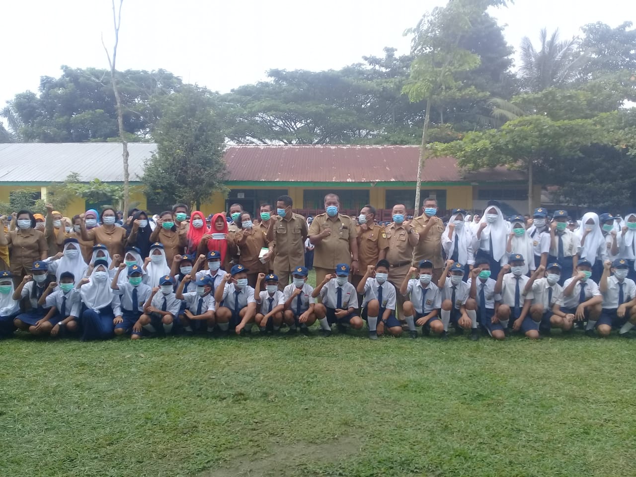 Antisipasi Dampak Asap, Disdik Sergai Bagi bagi Masker Ke Pelajar