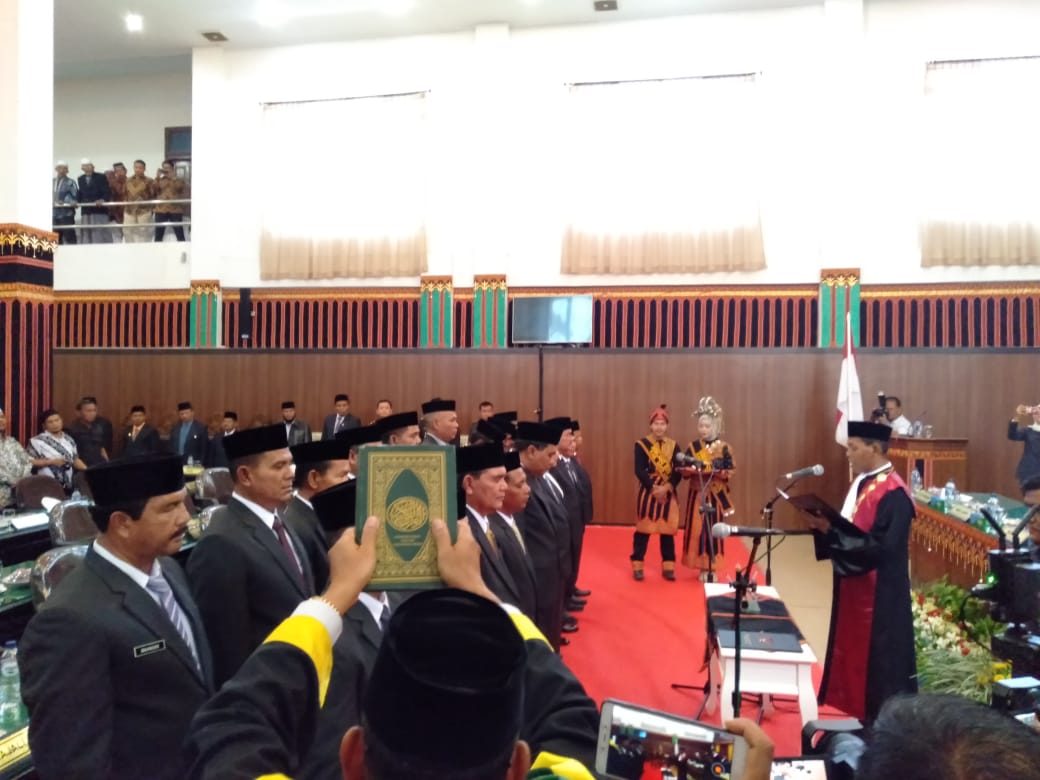 20 Anggota DPRK Gayo Lues di Lantik, Ibnu Hasim Mantan Bupati Duduki Wakil Ketua Sementara