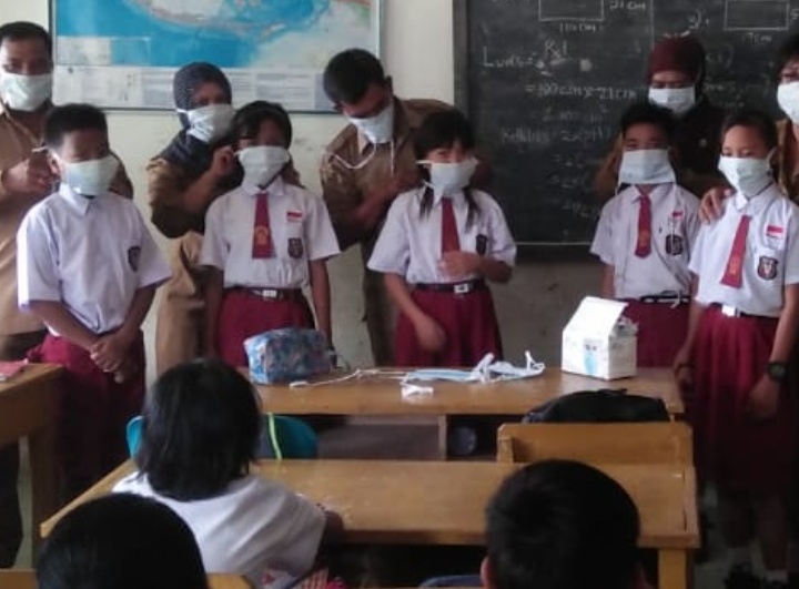 Antisipasi Dampak Asap, Dinkes Sergai Berikan Penyuluhan dan Bagikan Masker Kepada Anak Sekolah