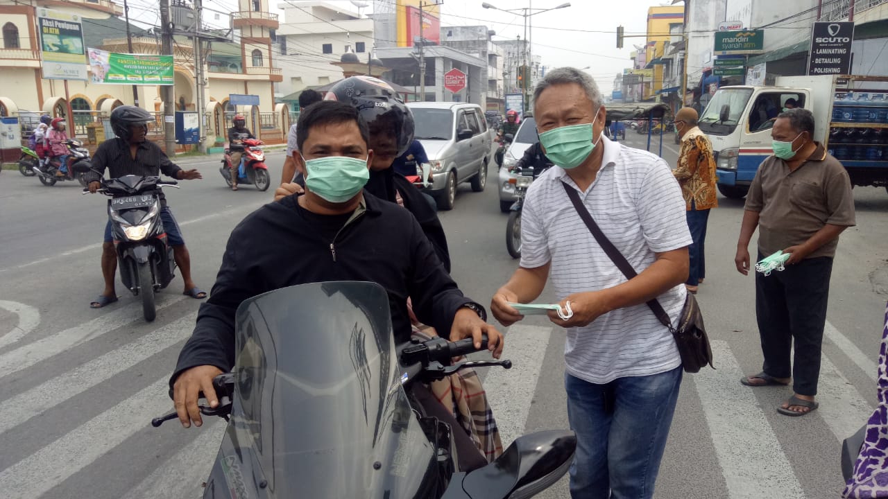Forkala Bagikan Masker Atasi Kabut Asap