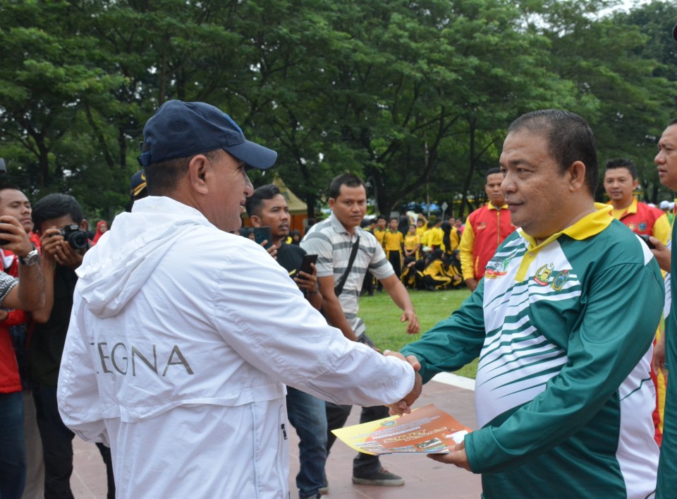Bupati Langkat Terima Penghargaan Kategori Pembina Olahraga