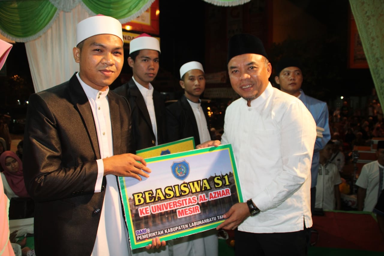 Plt Bupati Labuhanbatu Lepas 6 Mahasiswa Penerima Beasiswa S1 Ke Universitas Al-Azhar Mesir dan Yaman