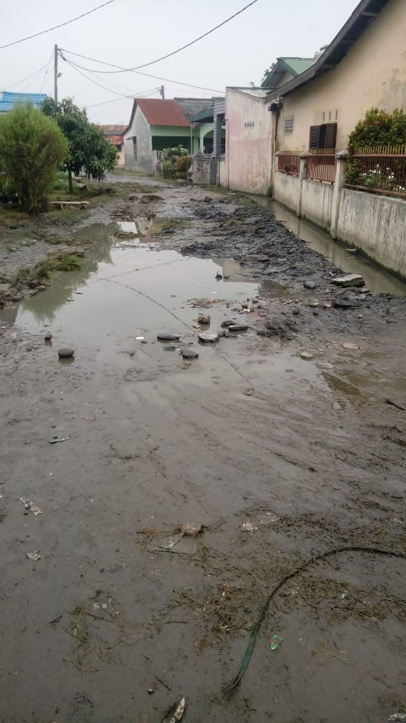 Warga Resah, Jalan Komplek Perum KIP Rusak Parah, Pemerintah Tak Perduli