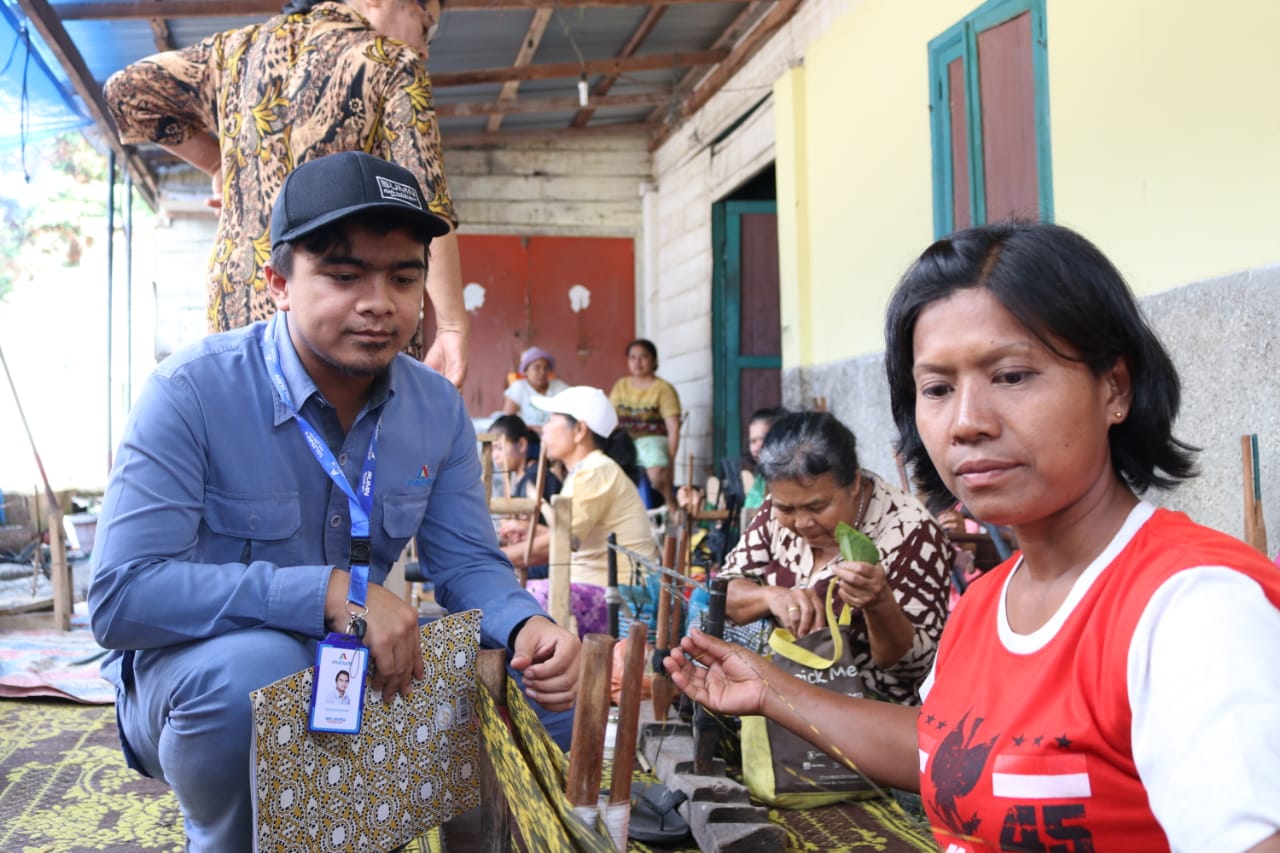 Inalum Berdayakan Perajin Ulos Ramah Lingkungan