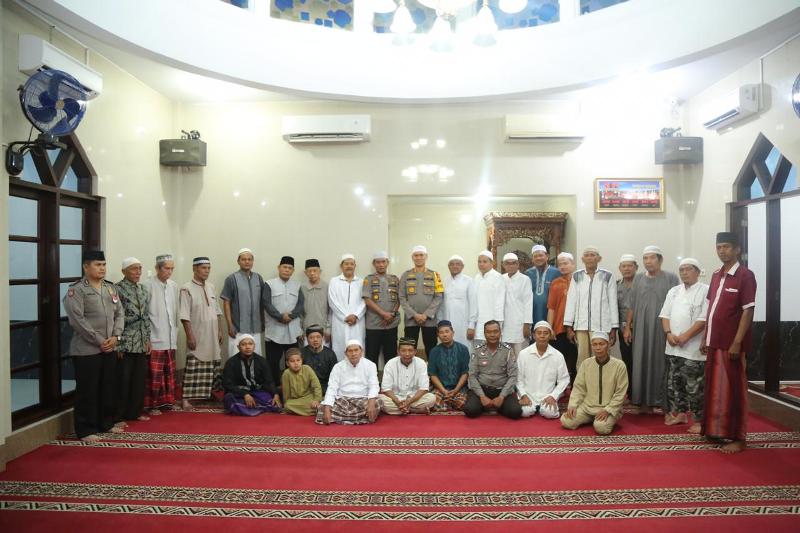 Sholat Subuh Berjamaah di Masjid Al Barakah Medan, Kombes Pol Dadang Hartanto : Jaga Silaturahmi dan Kebersamaan Yang Sudah Terjalin