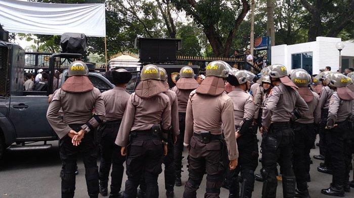 Demo Mahasiswa Tolak RUU Kontroversial Memanas