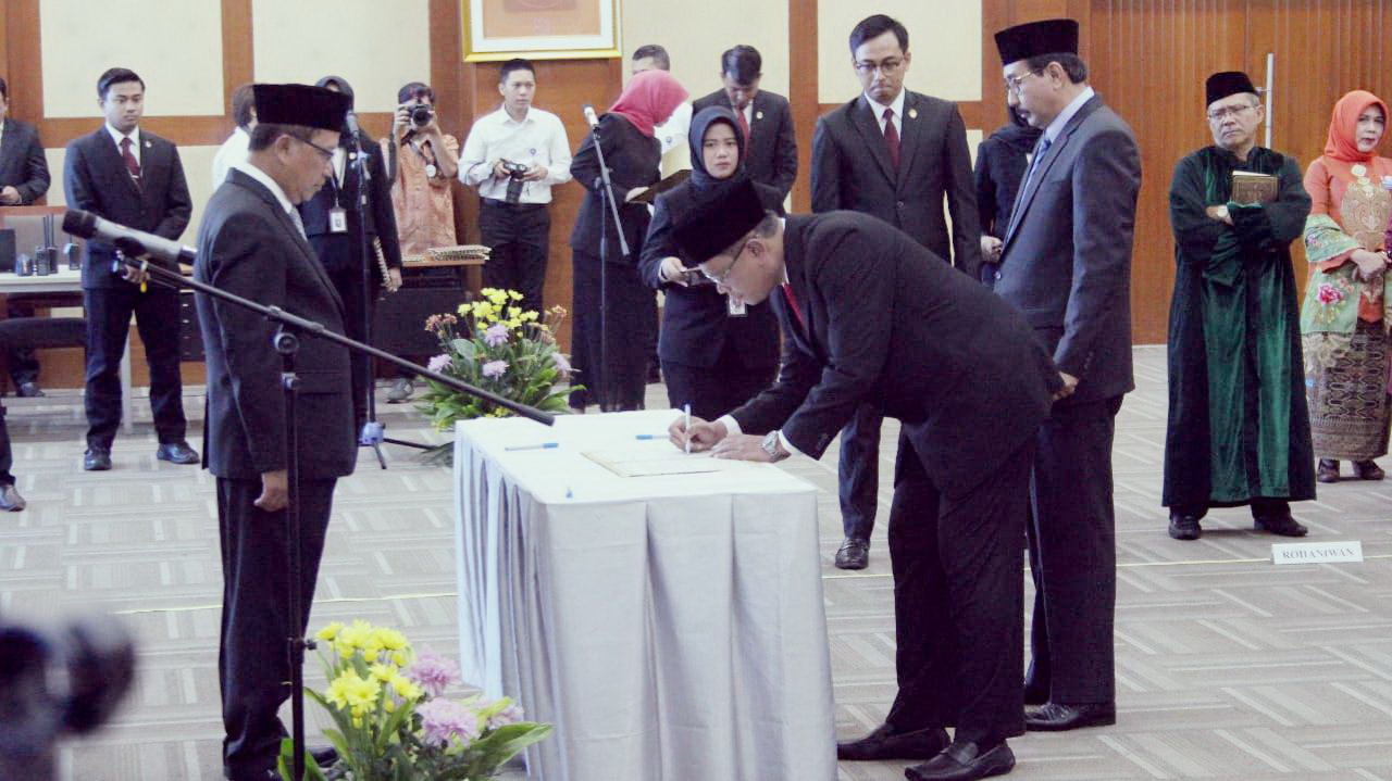 Menristekdikti Lantik Direktur Polmed Abdul Rahman