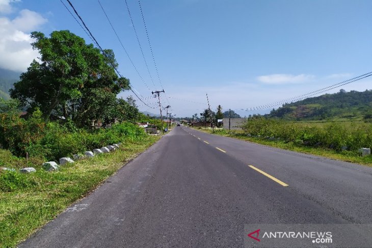 Jalan umum Tomok - Pangururan Kabupaten Samosir MulusÂ 