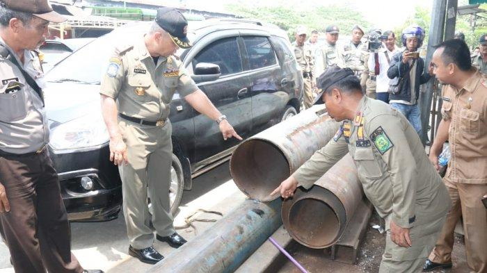 Satpol PP Tertibkan PK5 dan Pedagang Besi di Jalan Mahkamah