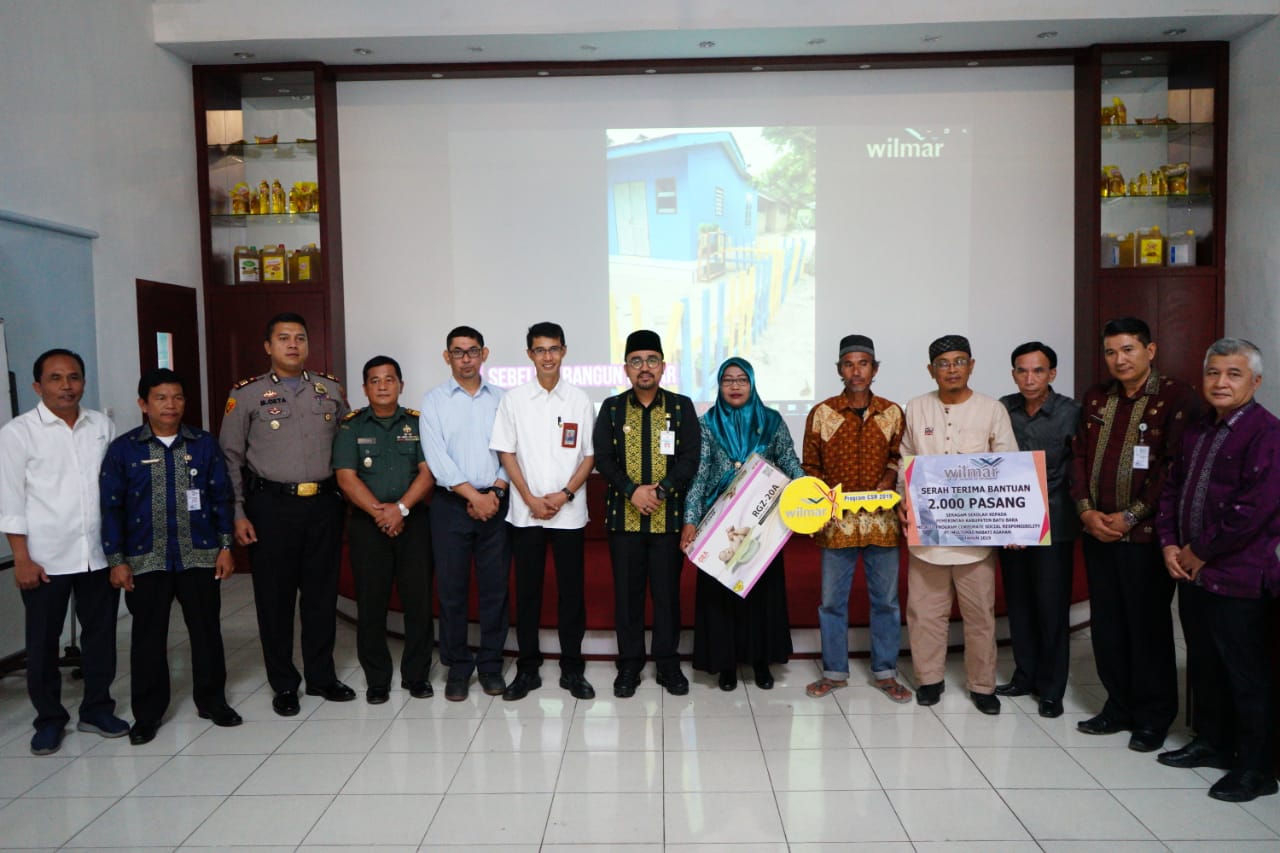 Terima 2000 Seragam Sekolah, Wabup Minta UMKM Batubara DilibatkanÂ Â 