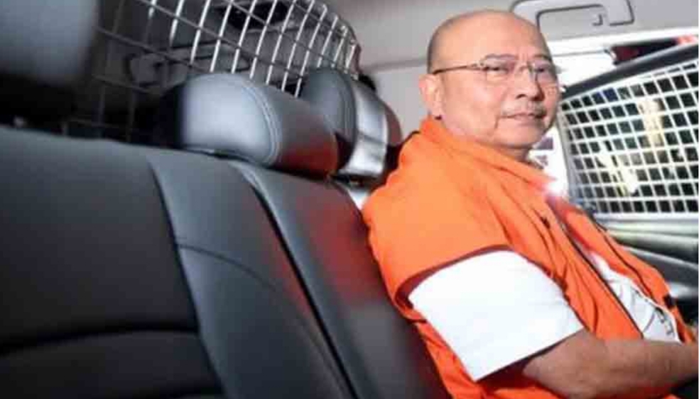 Eldin Resmi Kenakan Rompi Orange