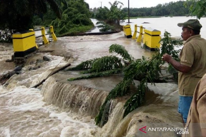 50 Rumah Terendam dan Jalan Amblas di Agam Akibat Banjir