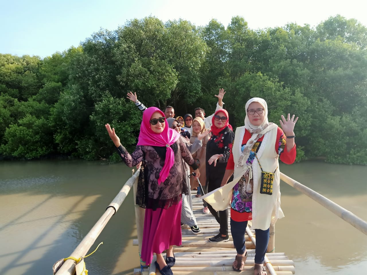 Opa dan Oma Alumni SMP Azizi Medan Semangat Menjalin Kebersamaan